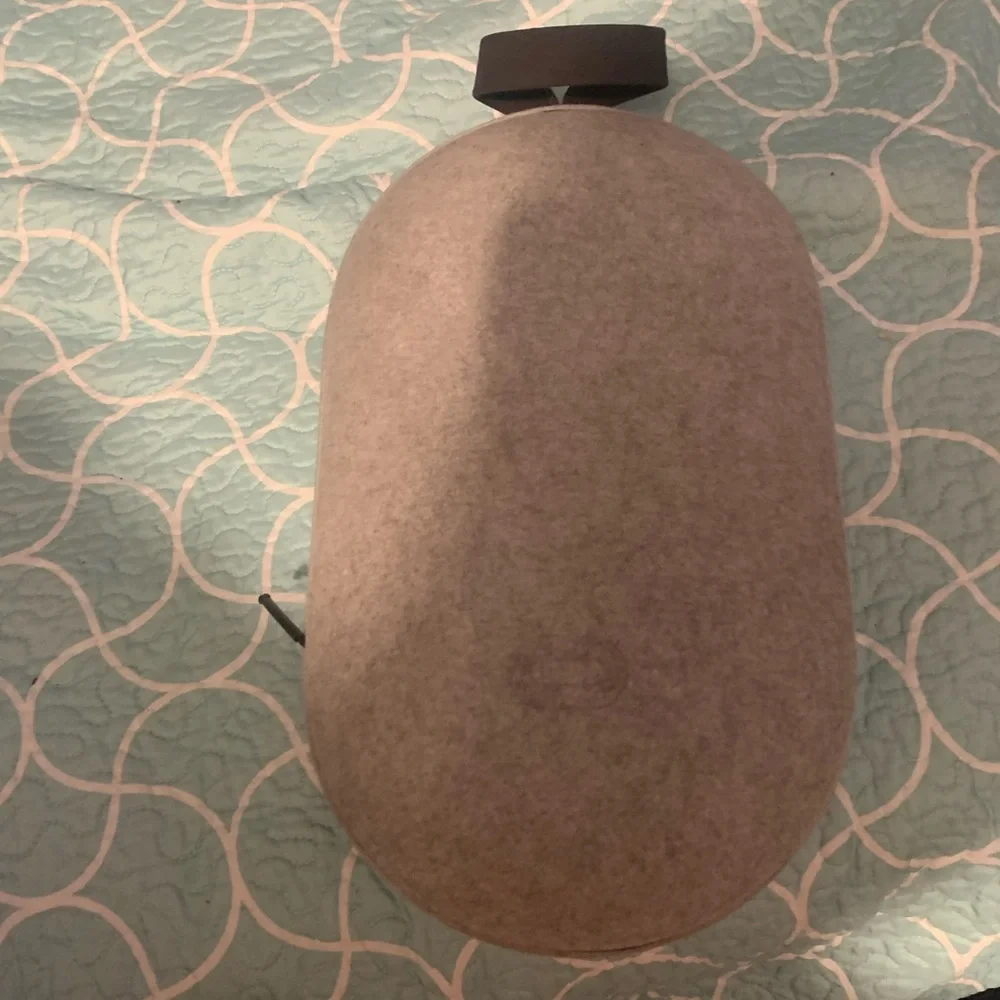I have a used oculus 2 bundle that comes with charging dock and case 128 GB